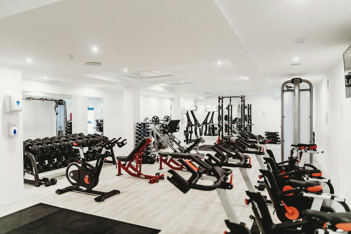 Sala de máquinas de un gimnasio